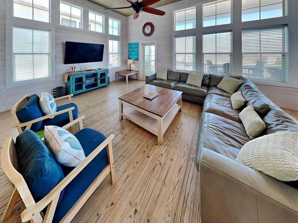 TV and multimedia, Living room, Seating area, furniture