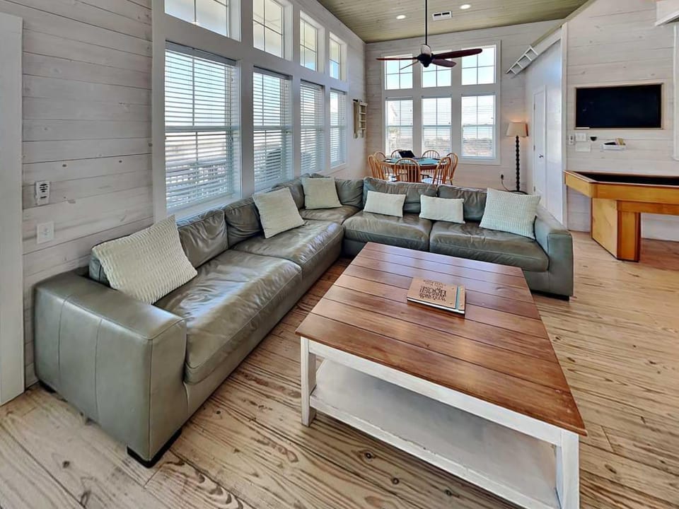 TV and multimedia, Living room, Seating area, Dining area, furniture