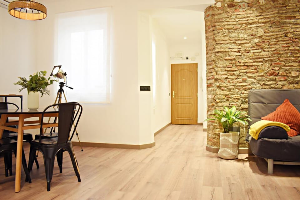 Property building, Living room, Lobby or reception, Lounge or bar, Seating area, Dining area