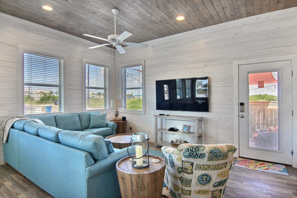 TV and multimedia, Living room, Seating area, furniture