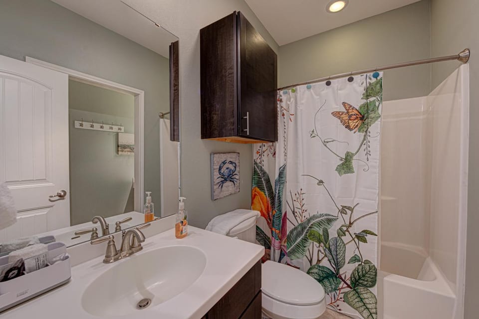 Shower, Toilet, Bathroom, Bath, towels