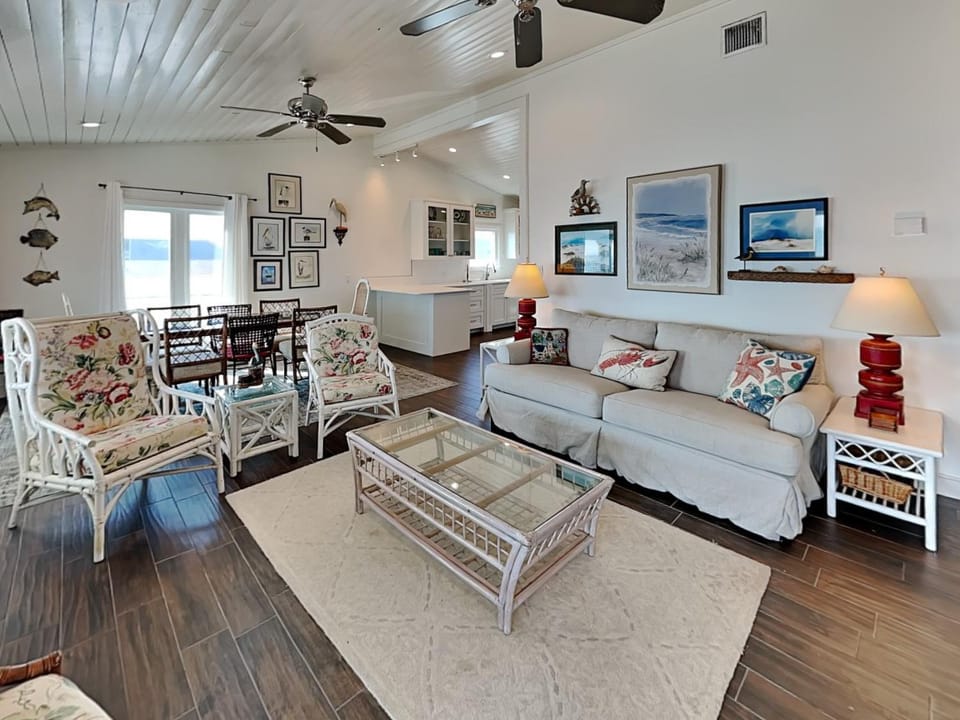 View (from property/room), Living room, Seating area, Dining area, furniture