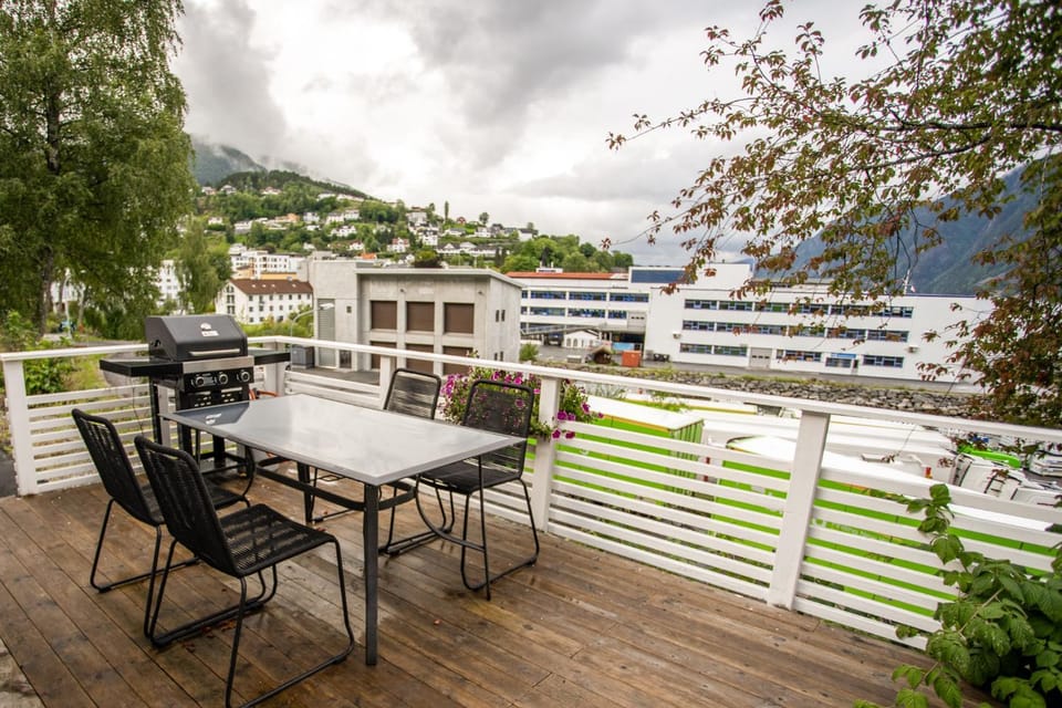 Balcony/Terrace, Mountain view