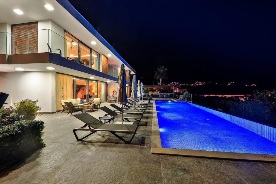 Property building, Balcony/Terrace, Swimming pool