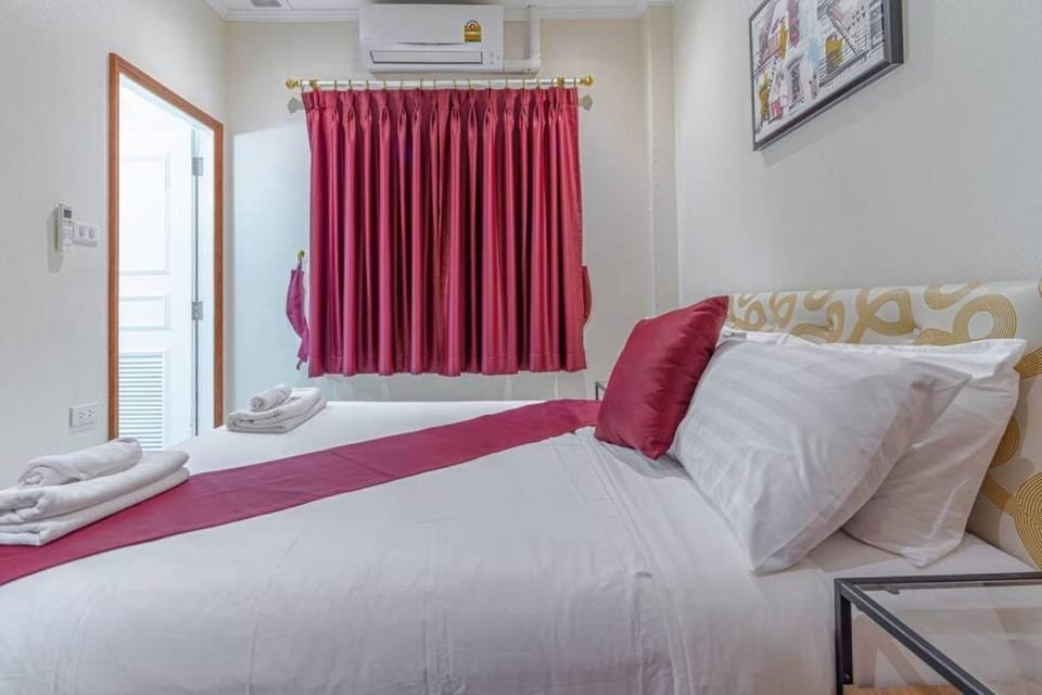 Bed, Bedroom, air conditioner