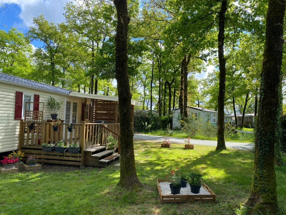 Mobil home 4 personnes Plein cœur de la Vendée proche Parc du PUYDUFOU Campground/ 
RV Resort in Pays de la Loire
