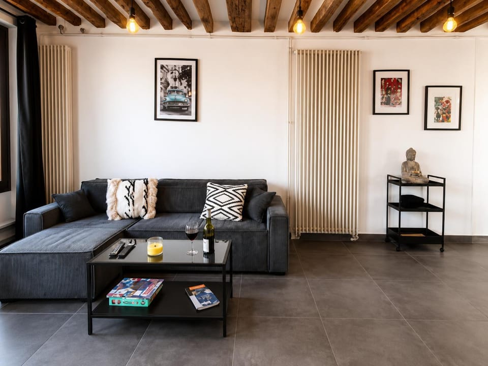 Living room, Seating area