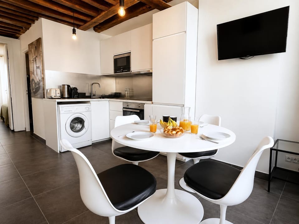 Communal lounge/ TV room, TV and multimedia, Coffee/tea facilities, Kitchen or kitchenette, Living room, Food and drinks, Seating area, Dining area, Evening entertainment, Food, minibar, oven, pet friendly, stove, toaster, washing machine, dryer