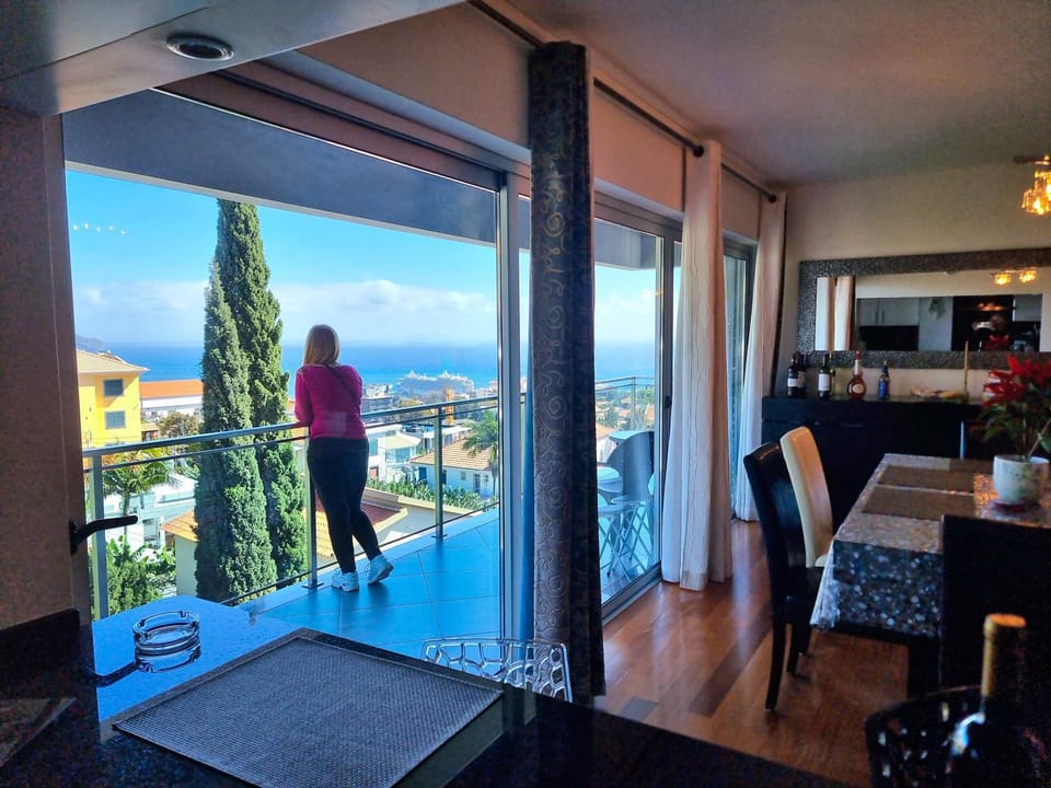 Patio, Spring, Off site, Day, Natural landscape, Winter, Summer, View (from property/room), Balcony/Terrace, Living room, Seating area, Dining area, Autumn, On site, City view, Garden view, Landmark view, Mountain view, Sea view, Street view, Area and facilities, Seasons, Time of day, Location, Sunrise, Sunset, Quiet street view