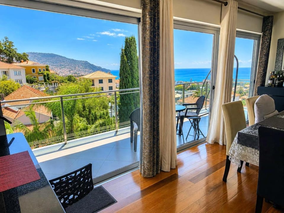 View (from property/room), Balcony/Terrace, Living room, Lounge or bar, Business facilities, City view, Garden view, Landmark view, Mountain view, Sea view, Street view, Sunrise, Quiet street view, storage