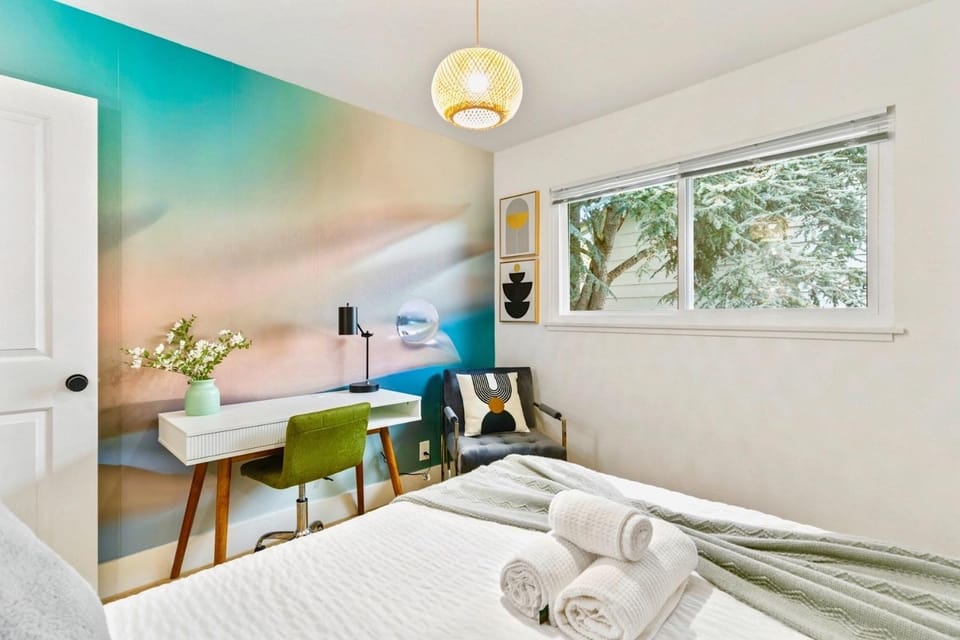 Bed, View (from property/room), Photo of the whole room, Seating area, Bedroom, towels