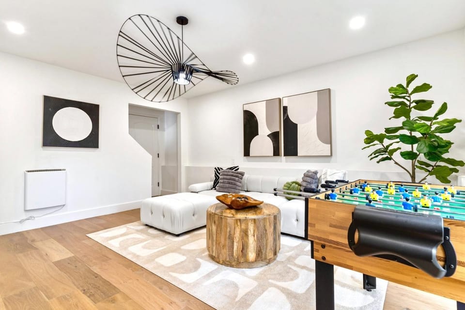 Activities, Game Room, Living room, Seating area