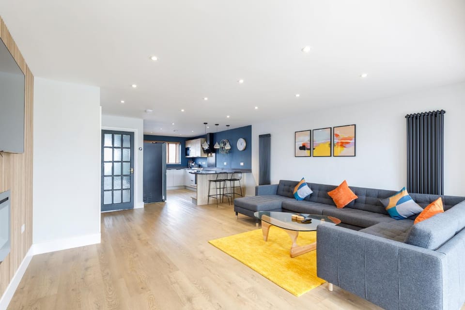 Free Parking Stylish & modern 4-bedroom home with sea views House in Brighton