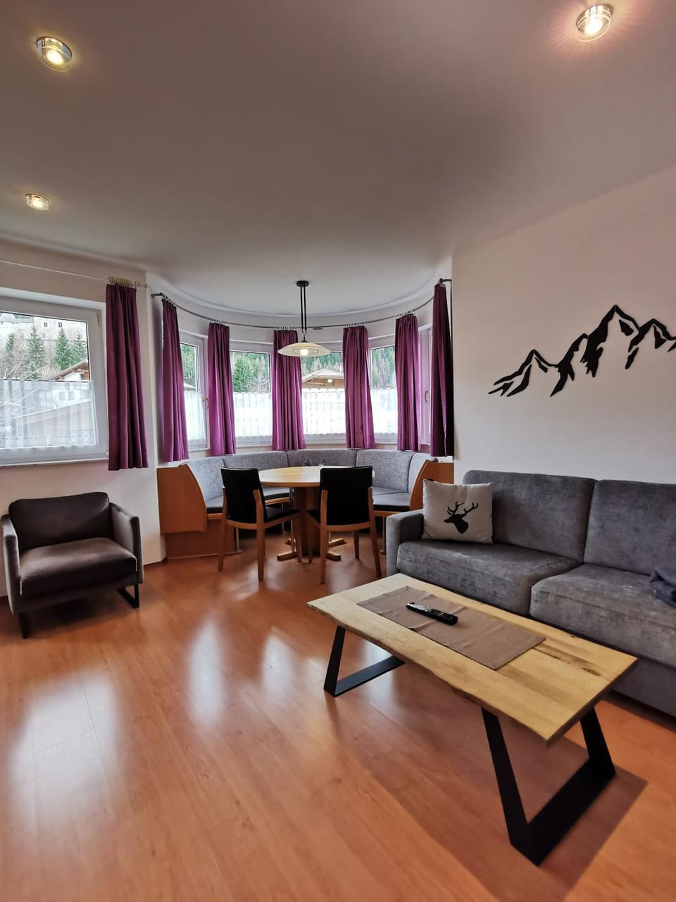 Living room, Seating area