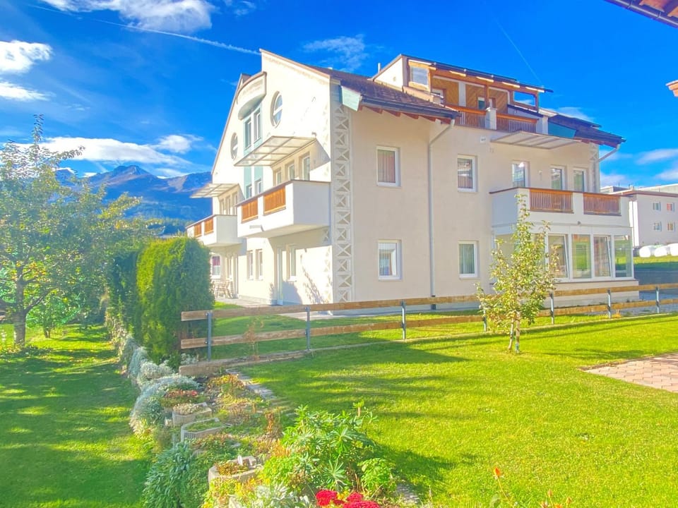 Property building, Day, Natural landscape, Garden, Garden view, Mountain view