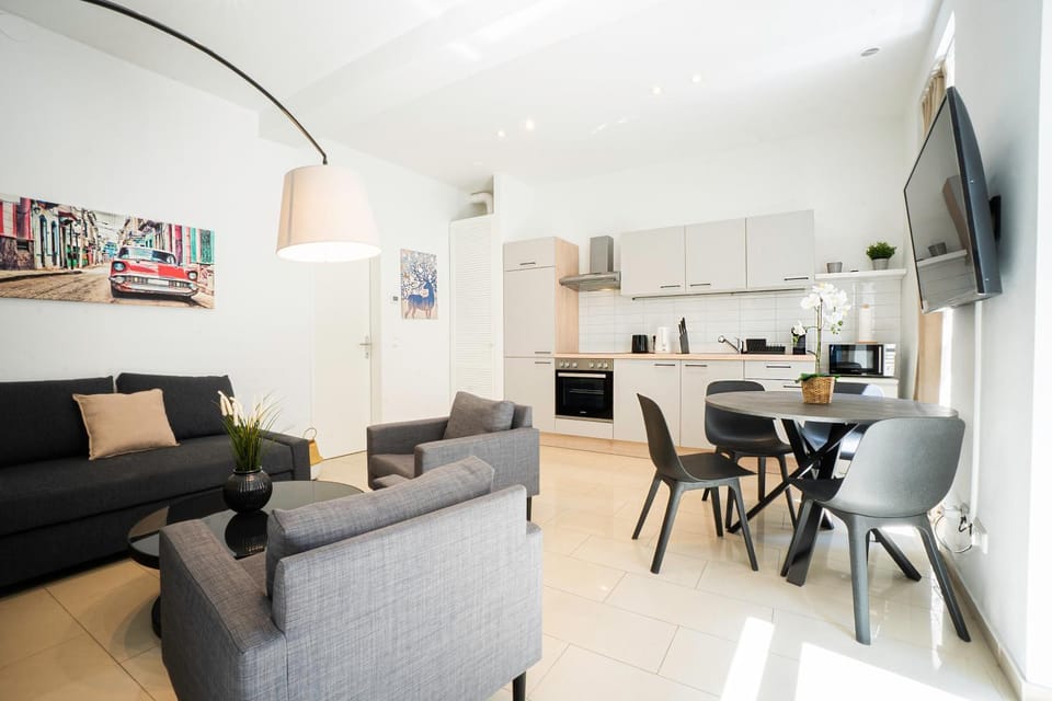 TV and multimedia, Kitchen or kitchenette, Living room