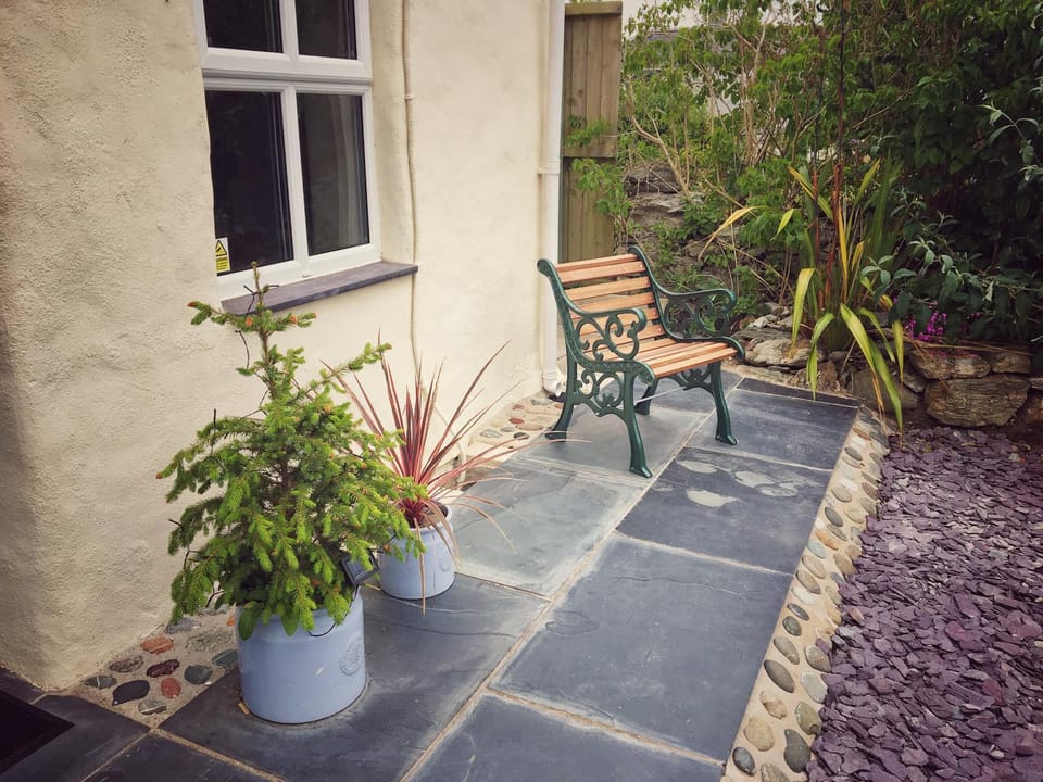 Gorgeous Cottage Near the Sea. Dog Friendly. House in Wales