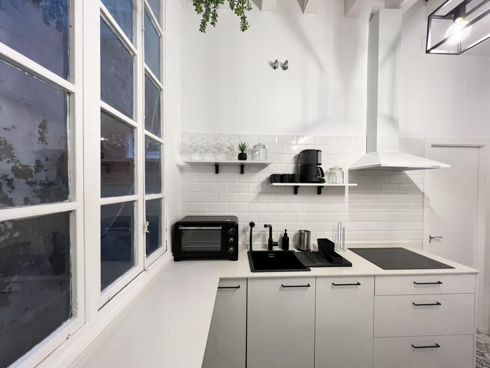 Coffee/tea facilities, Kitchen or kitchenette, minibar, pet friendly, stove, toaster