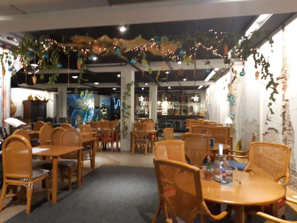 Restaurant/places to eat, Restaurant/places to eat