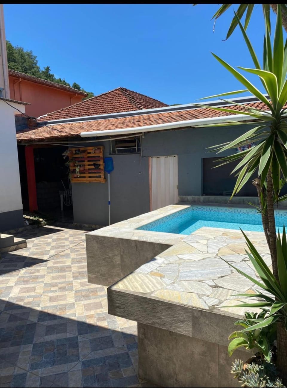 Casa agradável com pequena piscina ! House in Águas de Lindóia