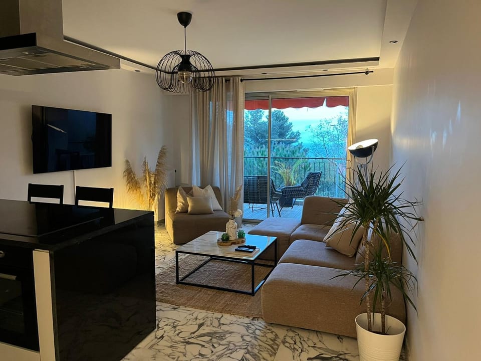 Beautiful apt - 10mn walk from beach Apartment in Nice
