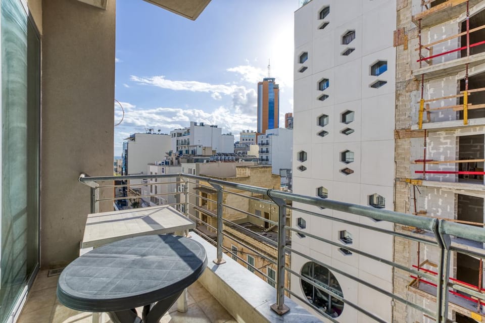 Central Paceville Apartment Nightlife & Beach Apartment in Saint Julians