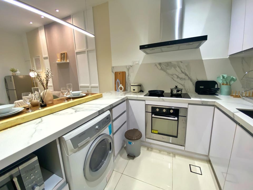 Kitchen or kitchenette, minibar, washing machine