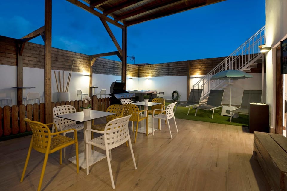 Property building, Balcony/Terrace, Living room