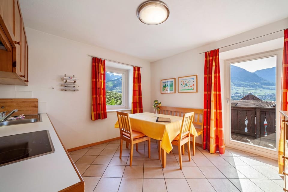 Property building, Kitchen or kitchenette, Living room