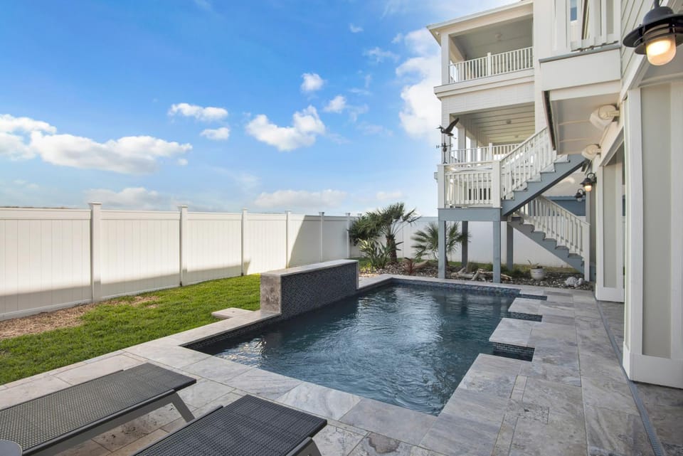 Balcony/Terrace, Pool view, Swimming pool