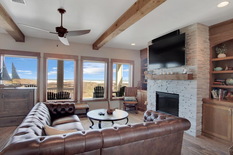 TV and multimedia, View (from property/room), Living room, Seating area, fireplace, furniture