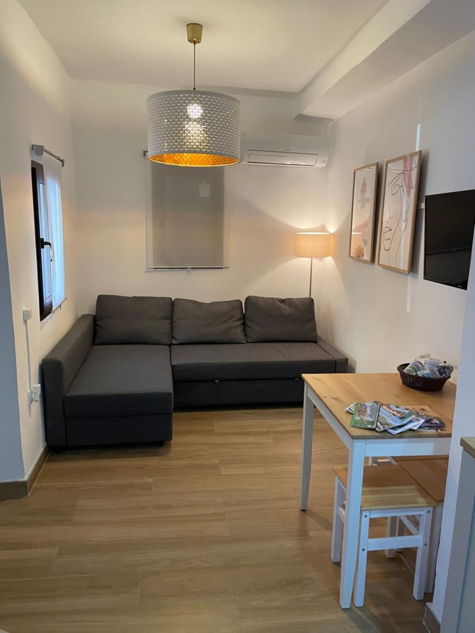 Seating area, Dining area