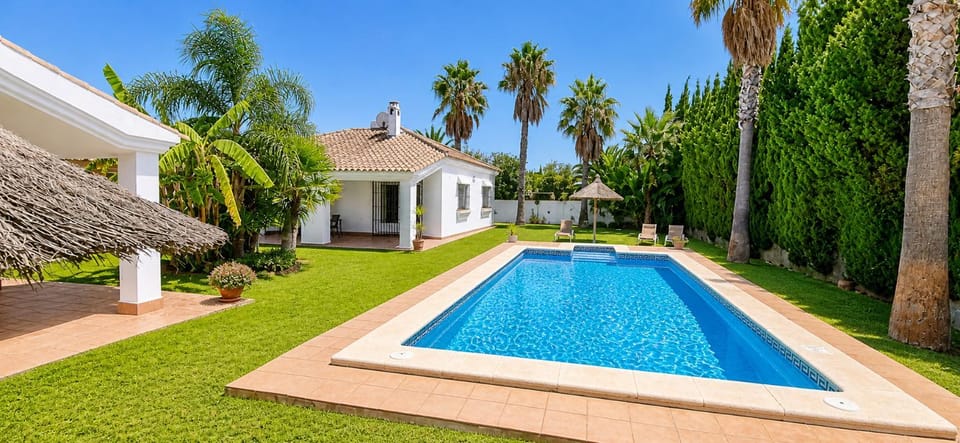 Property building, Patio, Garden, Garden view, Pool view, Swimming pool, sunbed