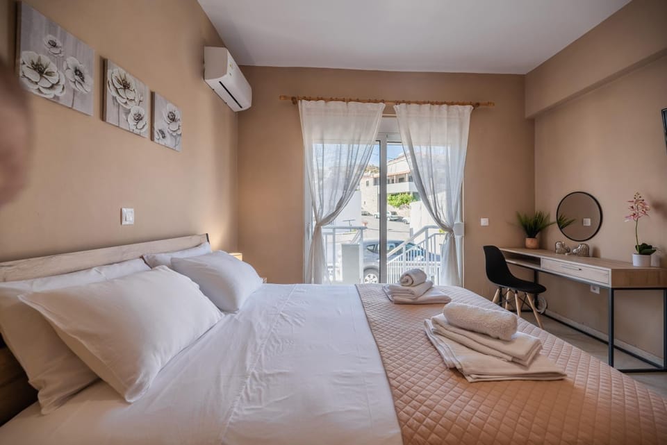 Bed, Photo of the whole room, Bedroom, towels, air conditioner