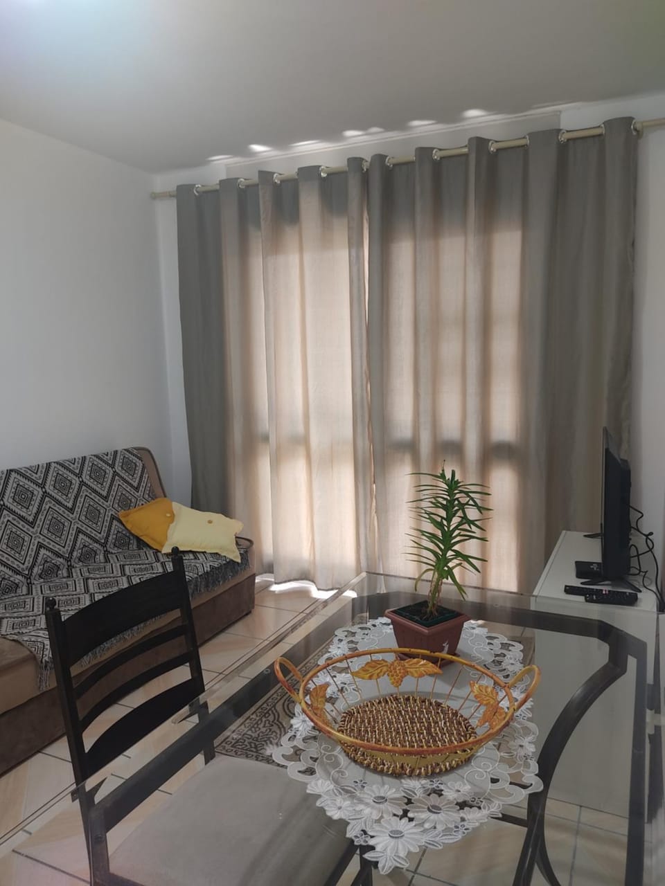 TV and multimedia, Living room, Seating area, Dining area