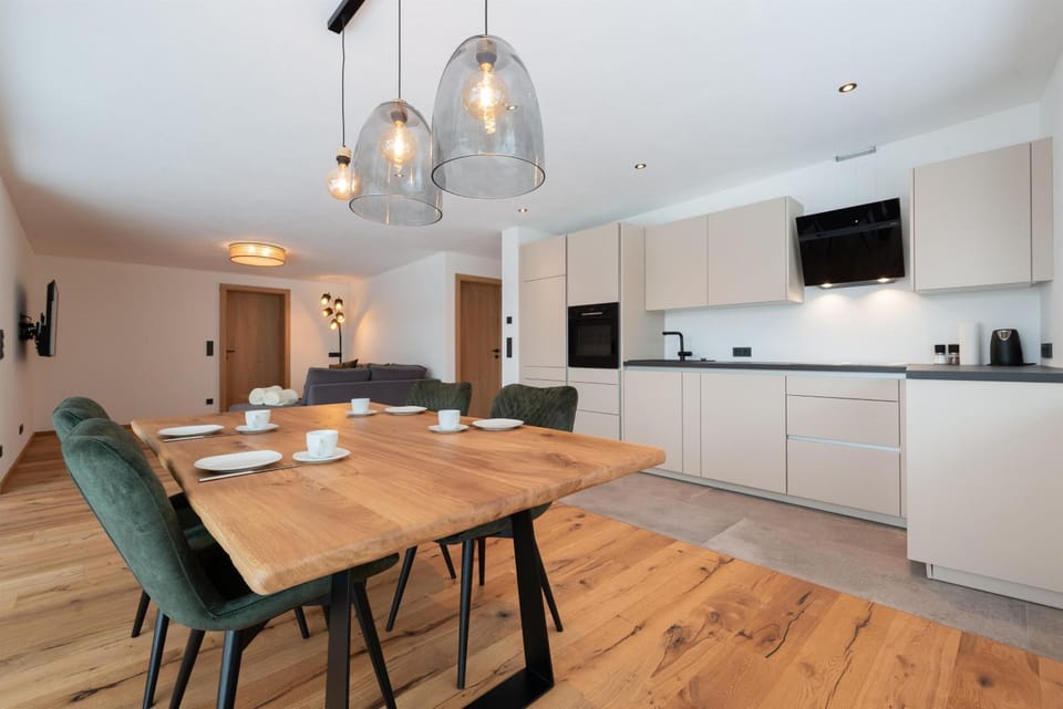 TV and multimedia, Coffee/tea facilities, Kitchen or kitchenette, Dining area, dishwasher, pet friendly, stove