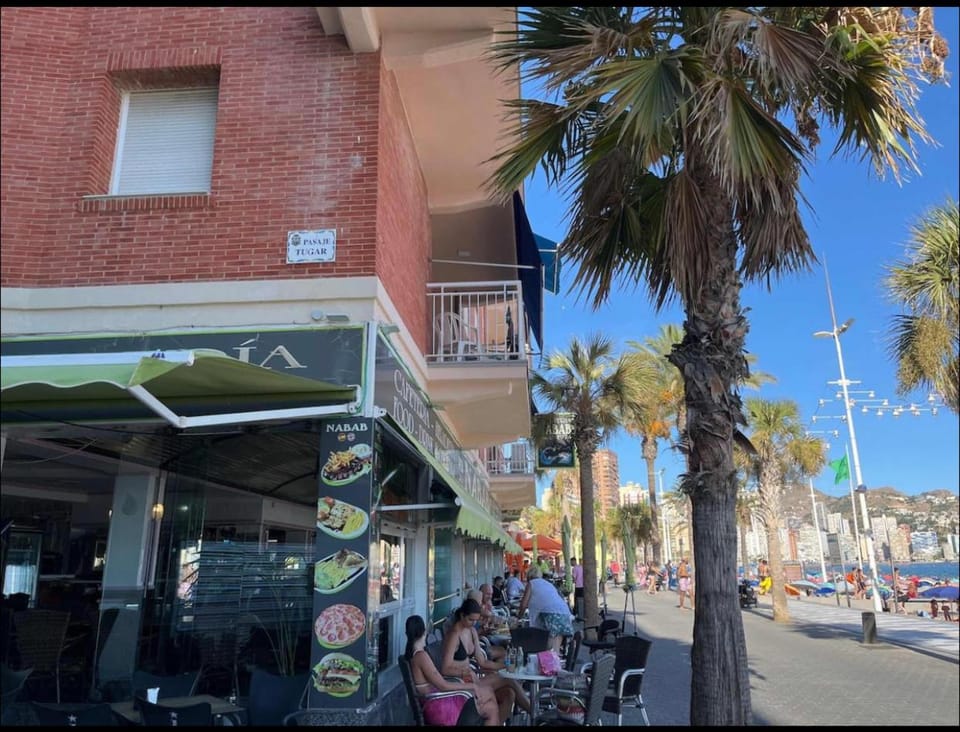 SEAFRONT UNBEATABLE LOCATION a Apartment in Benidorm