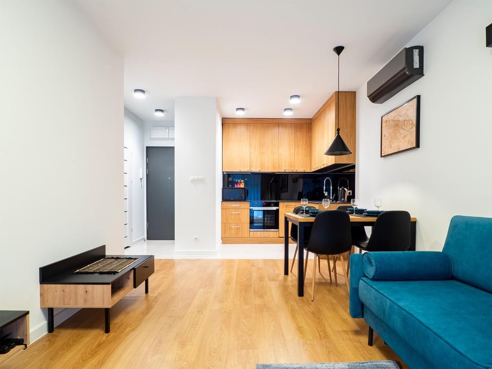 Kitchen or kitchenette, Living room, Seating area, Dining area