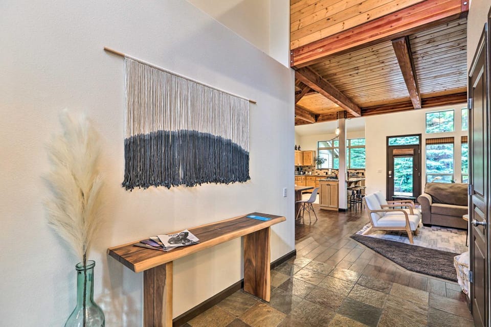 Mountain-Modern Unit Golf, Hike, Ski and More! House in Deschutes River Woods