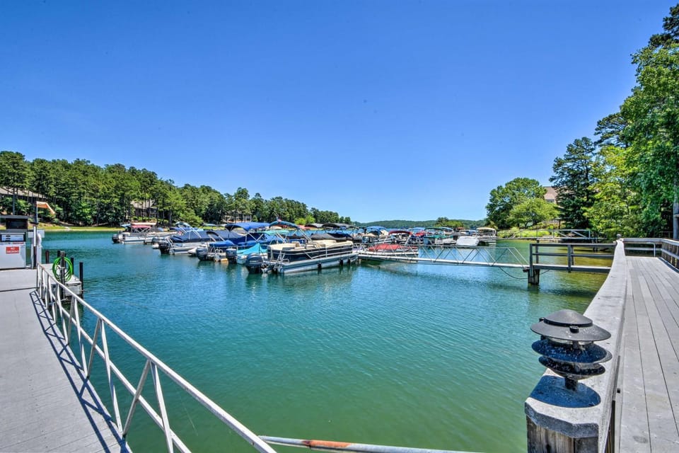 Keowee Keys Condo w/ Resort Amenities Access! House in Lake Keowee