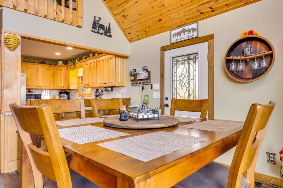Mountain-View Murphy Cabin w/ Shared Fire Pit Cabin in Tennessee