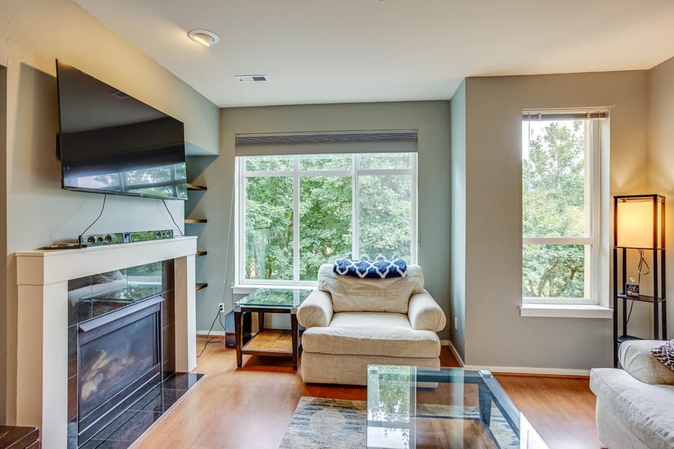 Walk to Local Shops and Eats! Quaint Issaquah Home House in Issaquah