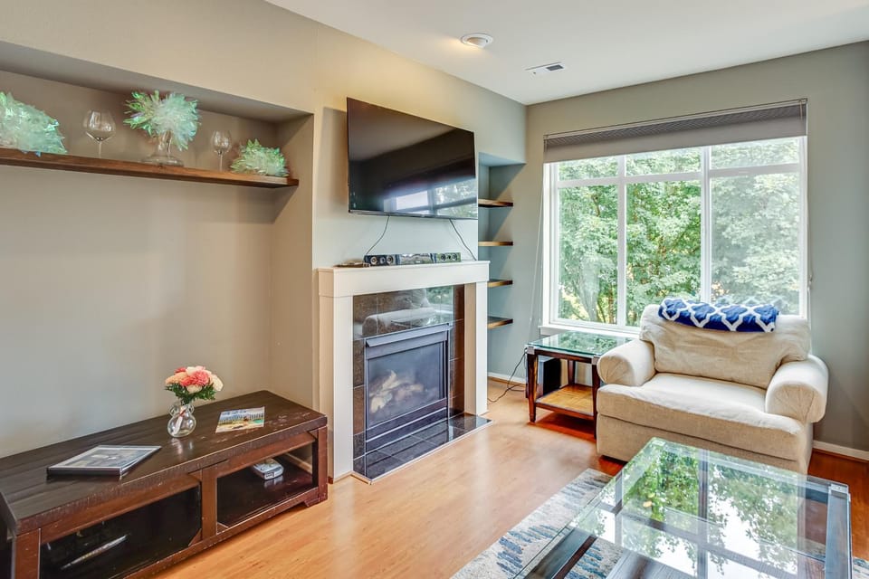 Walk to Local Shops and Eats! Quaint Issaquah Home House in Issaquah