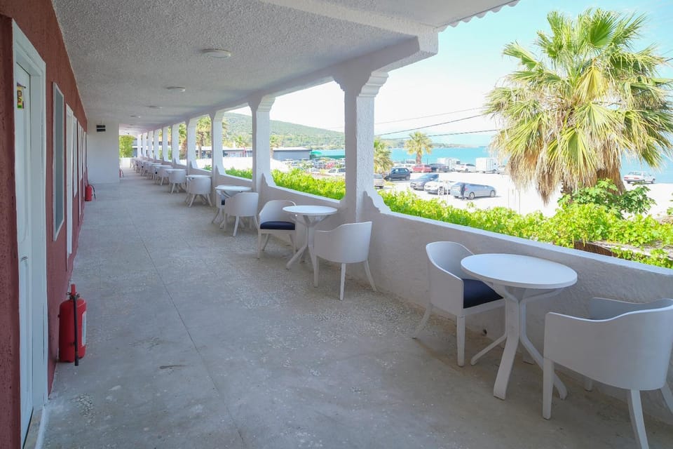 Patio, Day, Natural landscape, View (from property/room), Balcony/Terrace, Seating area