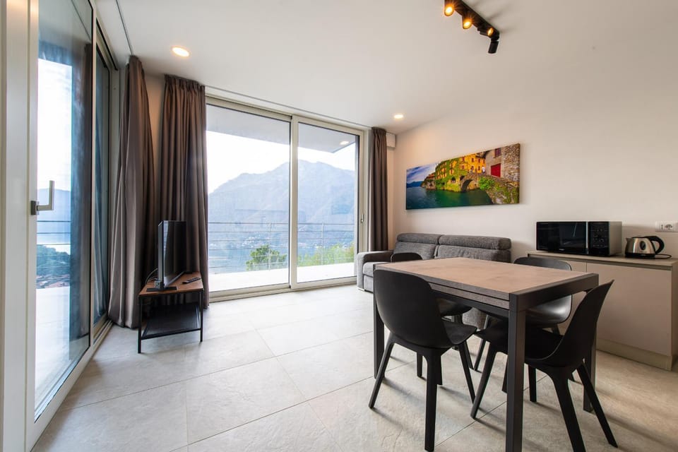 Natural landscape, TV and multimedia, Kitchen or kitchenette, Dining area, Mountain view