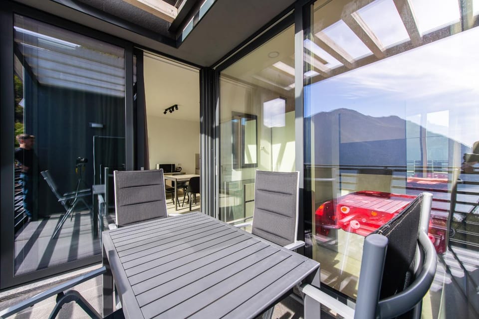 Day, Natural landscape, View (from property/room), Balcony/Terrace, Dining area, Lake view