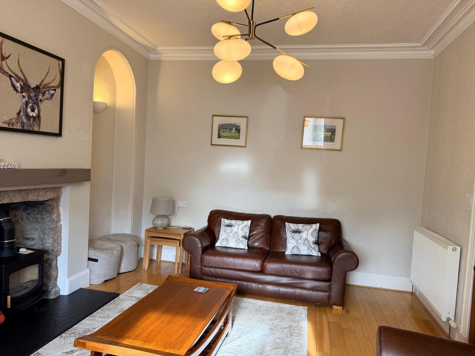 Spacious 2 Bedroom Flat in heart of Ballater Apartment in Ballater