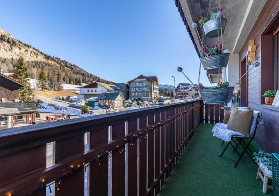 Day, Natural landscape, Winter, View (from property/room), Balcony/Terrace, Mountain view