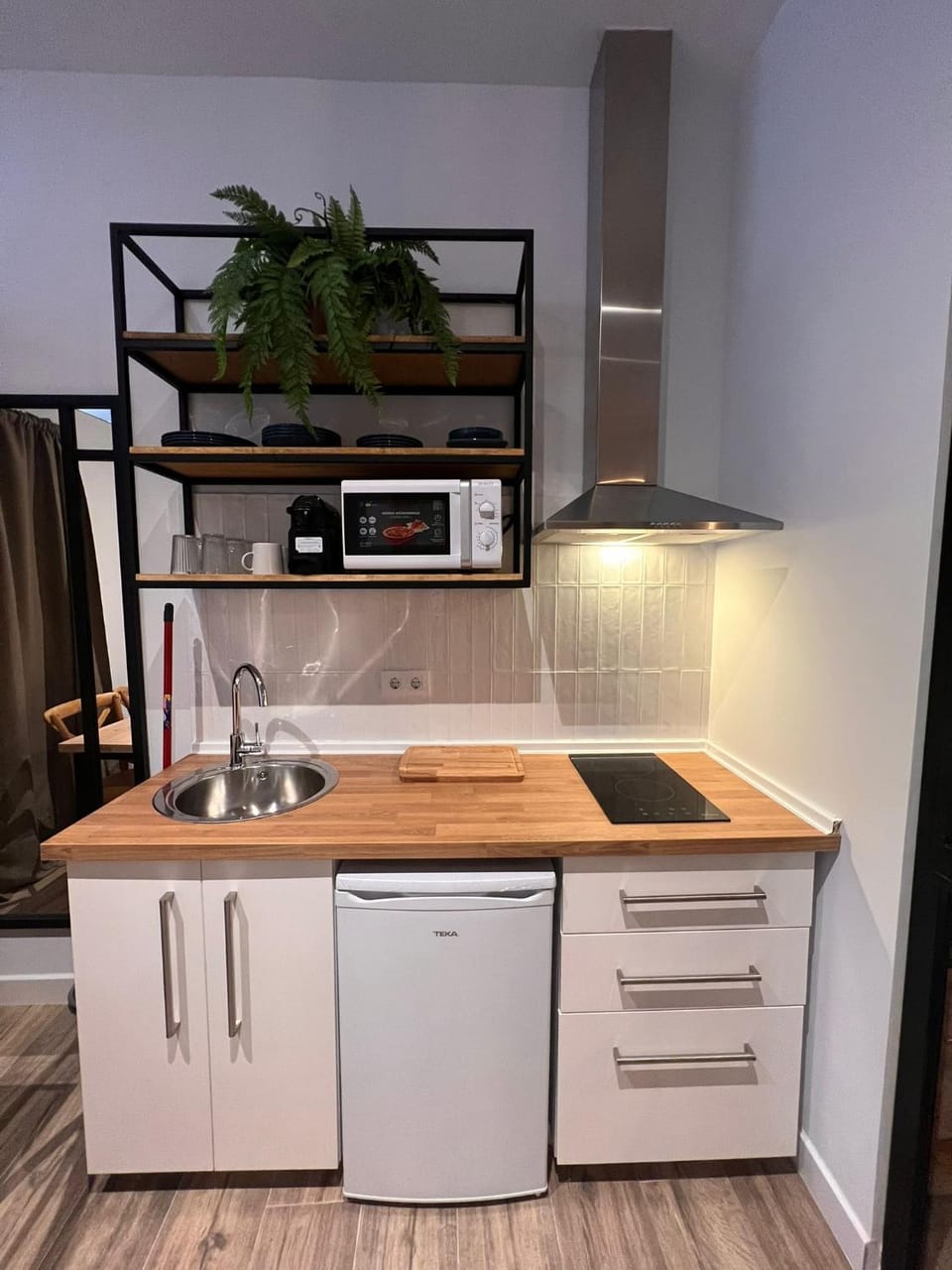 Kitchen or kitchenette