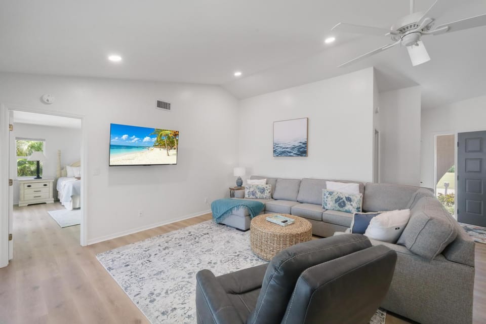 Direct boating access home with pool spa and billiards House in Marco Island